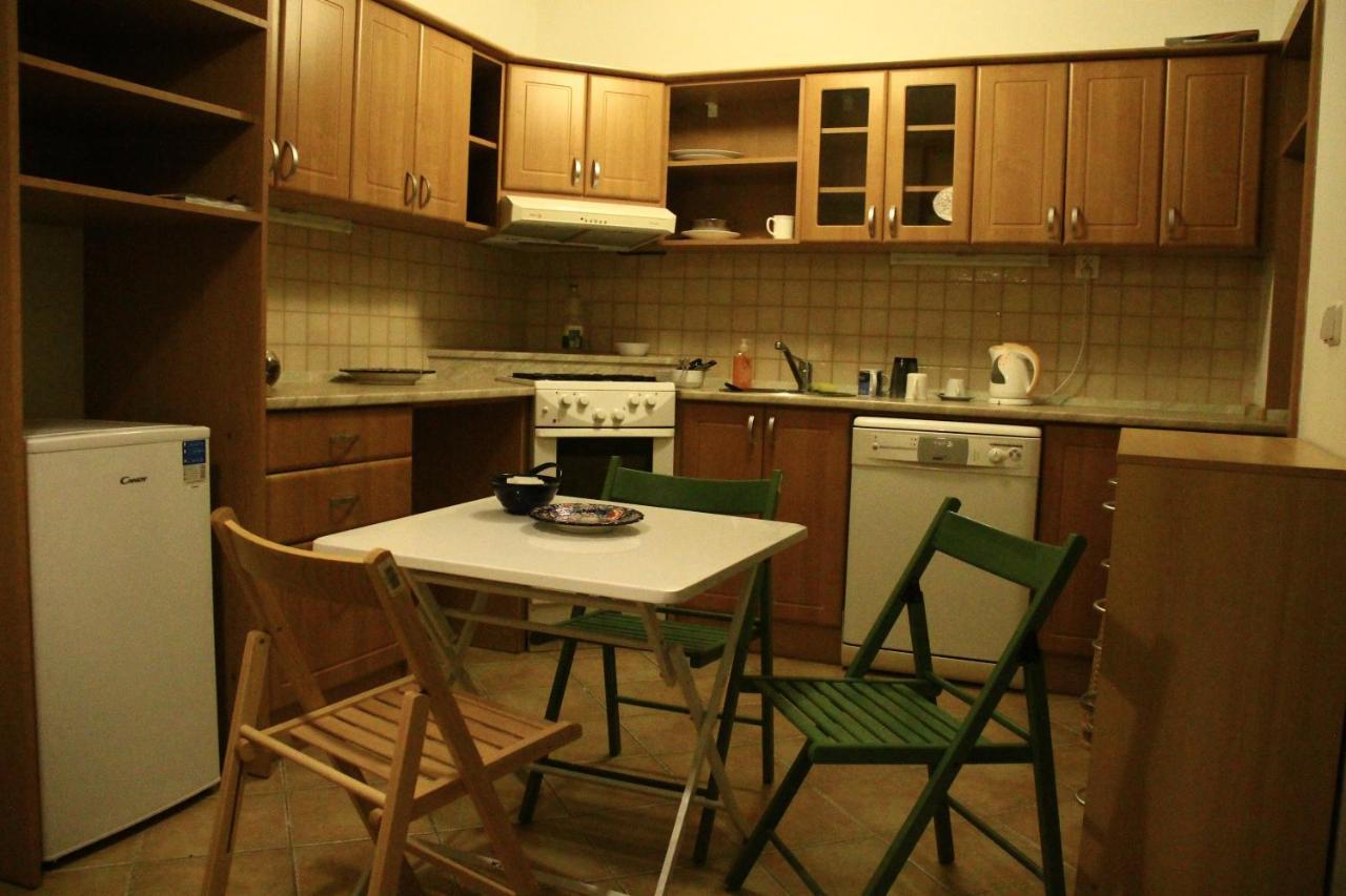 Atilla Empire Hostel *